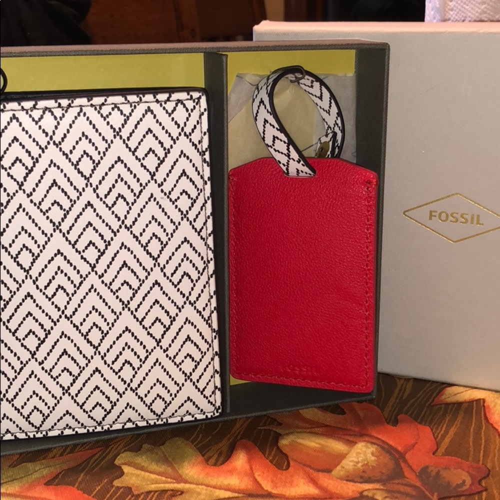 New Fossil Wallet & Card holder - never used!